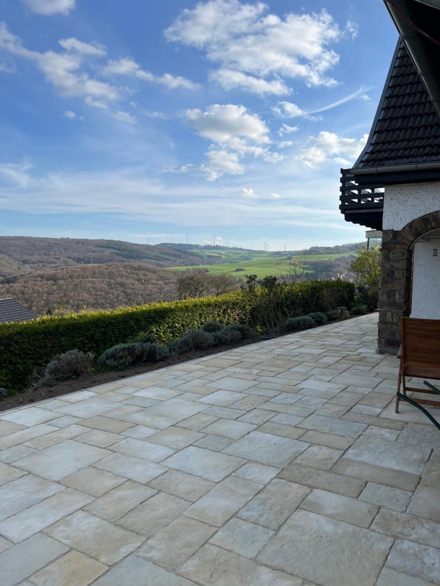 Eifel Landhaus Panoramablick Unter Der Burg Olbrueck Mit Sauna Hottub Grosser Terrasse Und Garten Ideal Fuer Familien Niederdürenbach Kültér fotó